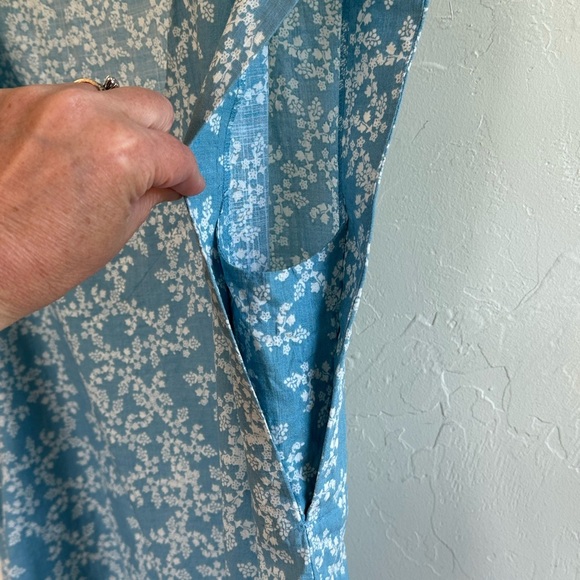 Ana Blue & White Floral V Neck Boho Beachy Feminine Pretty Blouse Top Sz S - Picture 4 of 10